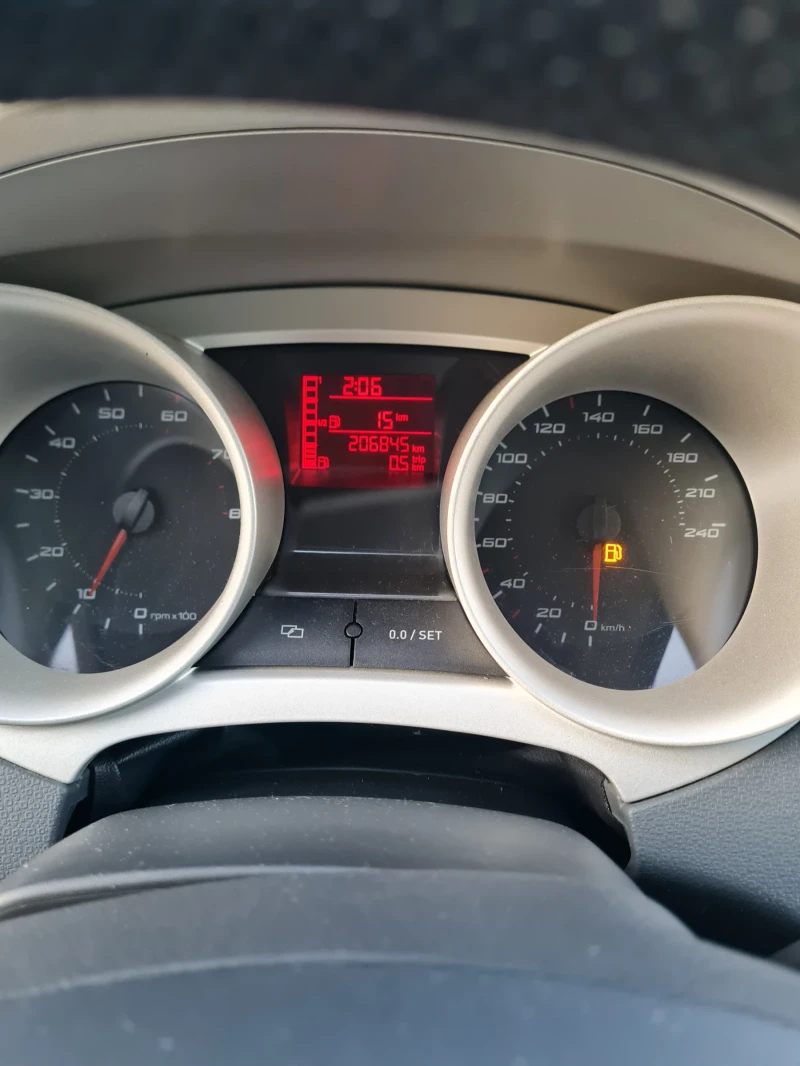 Seat Ibiza 1.6куб.105к.с. 2010г., снимка 10 - Автомобили и джипове - 52335094