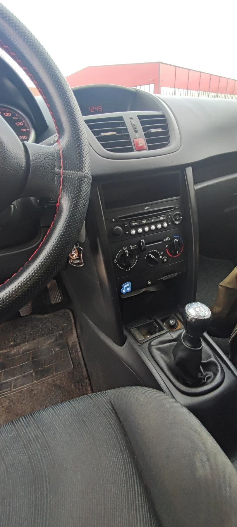 Peugeot 207 Перфектно техническо състояние   1, 4 i (75Hp) - изображение 6