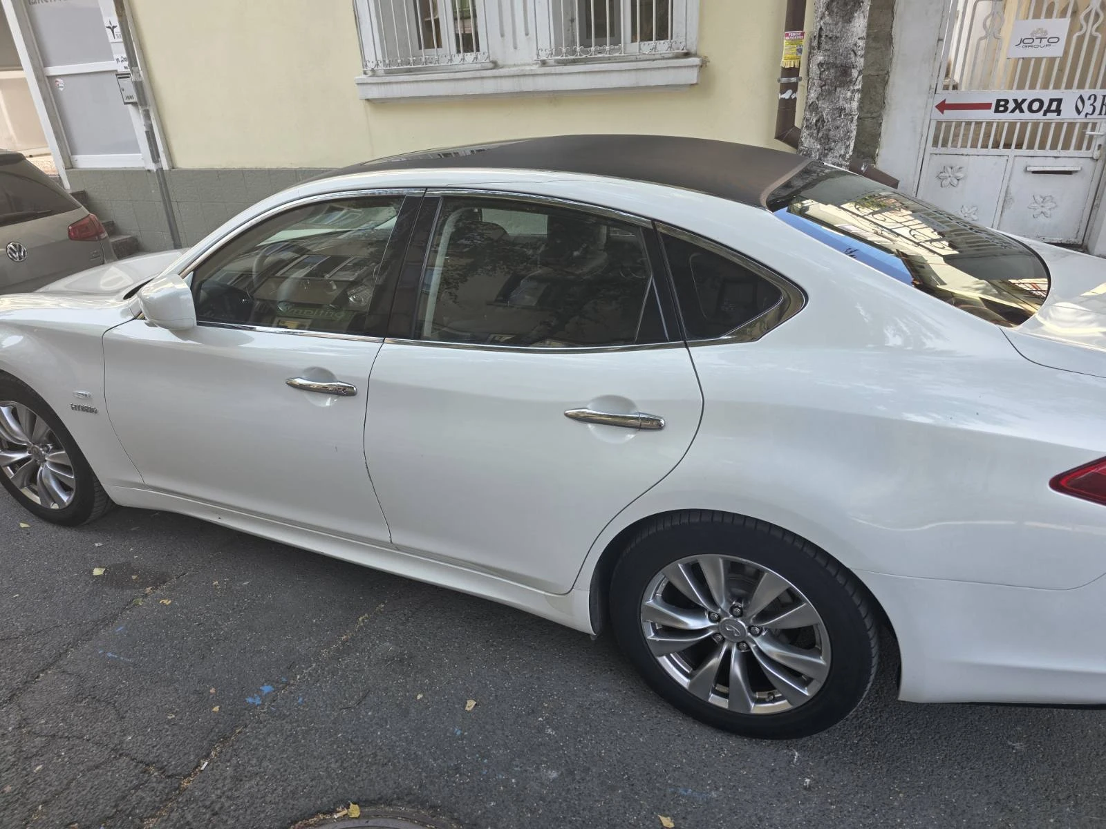 Infiniti M 35h - изображение 2
