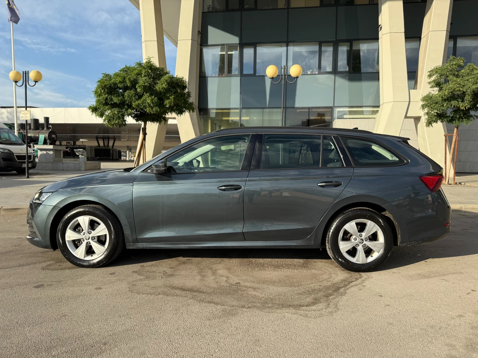 Skoda Octavia 6МЕСЕЦА ГАРАНЦИЯ 2.0TDI Автоматик/Сервзина История - изображение 2