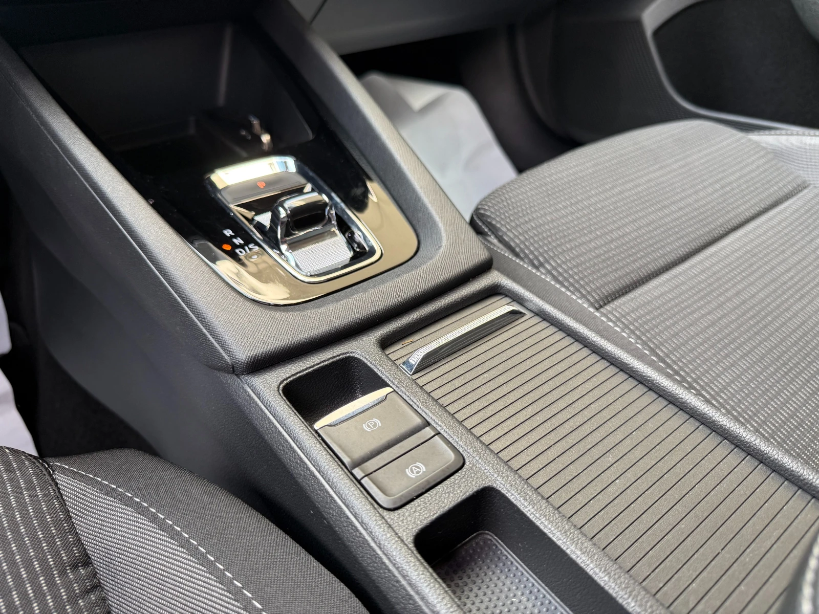 Skoda Octavia 6МЕСЕЦА ГАРАНЦИЯ 2.0TDI Автоматик/Сервзина История - изображение 10