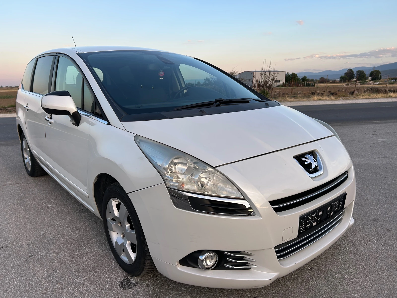 Peugeot 5008 1.6 HDI 7 места - изображение 2