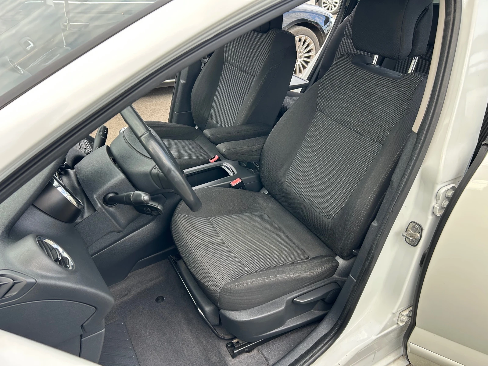 Peugeot 5008 1.6 HDI 7  | Mobile.bg   12