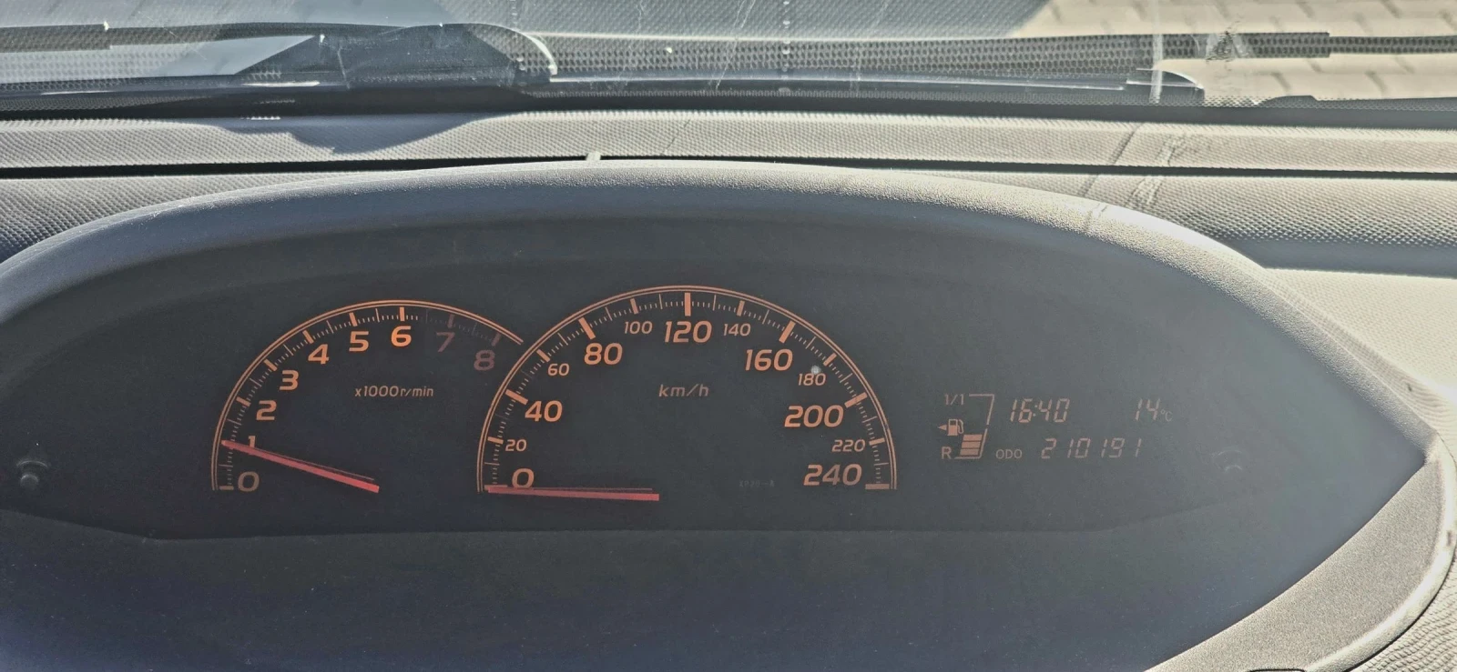 Toyota Yaris 1800 VVT-i, снимка 11 - Автомобили и джипове - 53769847