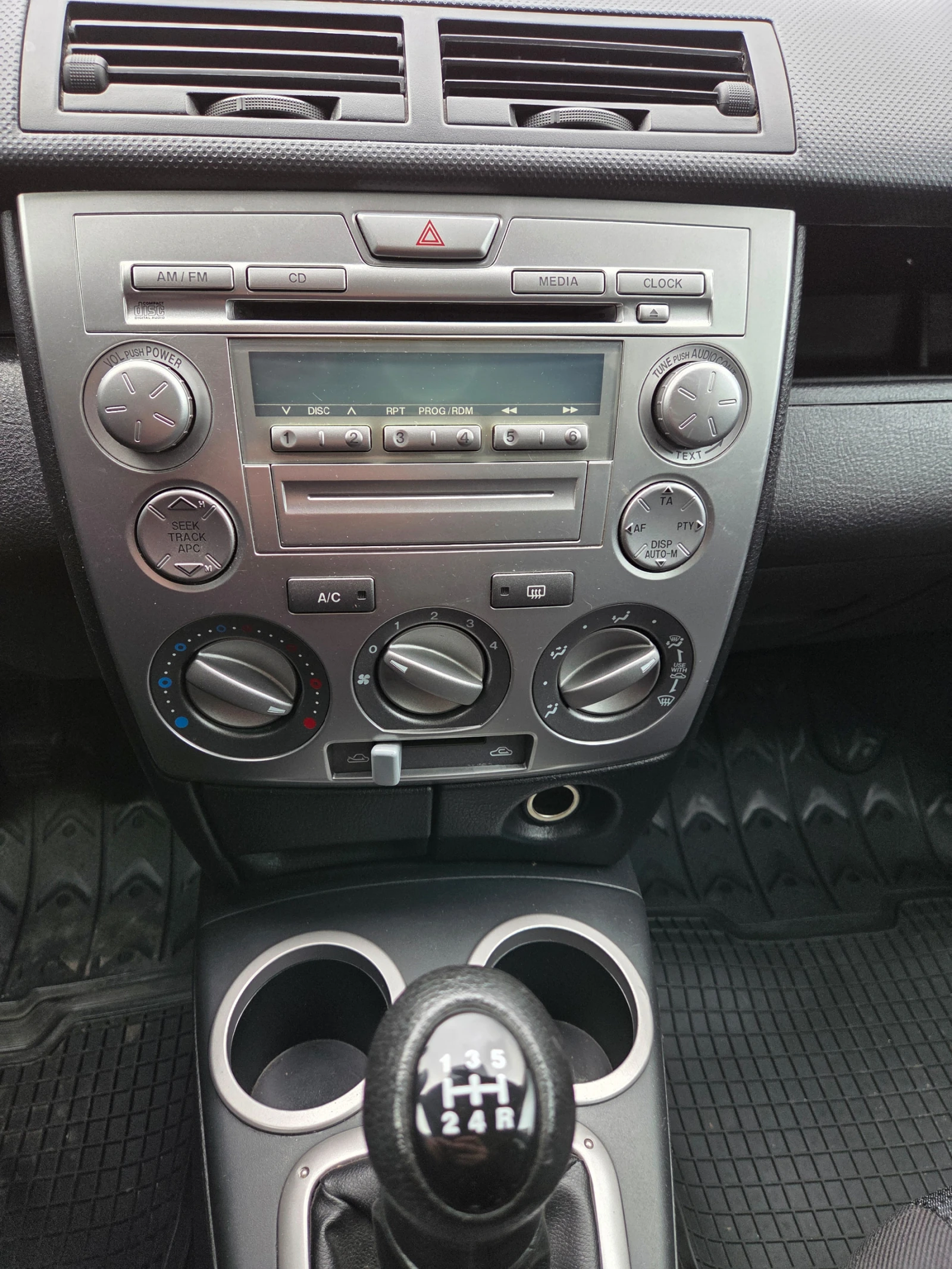 Mazda 2, снимка 7 - Автомобили и джипове - 54344368