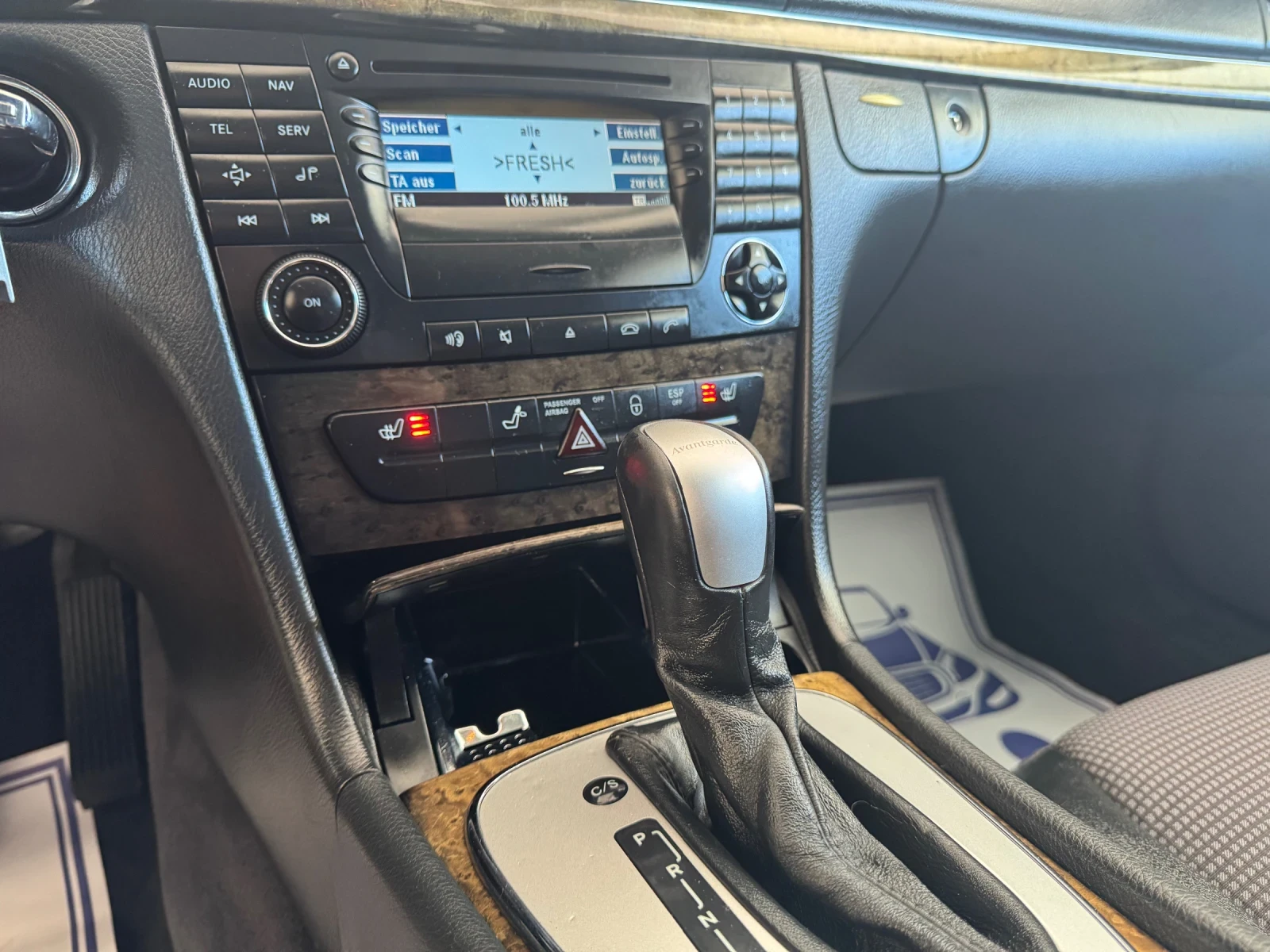 Mercedes-Benz E 220 AVANTGARDE-NAVI, снимка 13 - Автомобили и джипове - 54726436