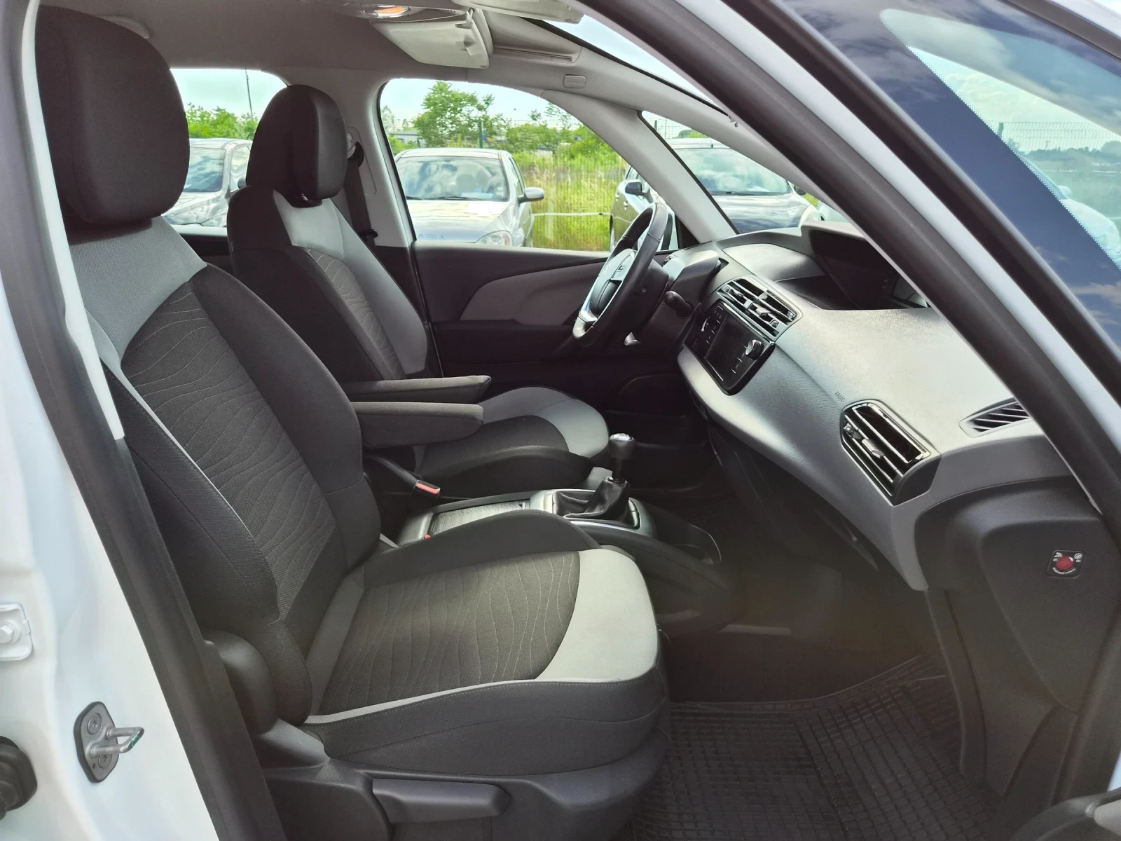 Citroen C4 Picasso 1.6HDI EURO 5 127500 км., снимка 11 - Автомобили и джипове - 54840528