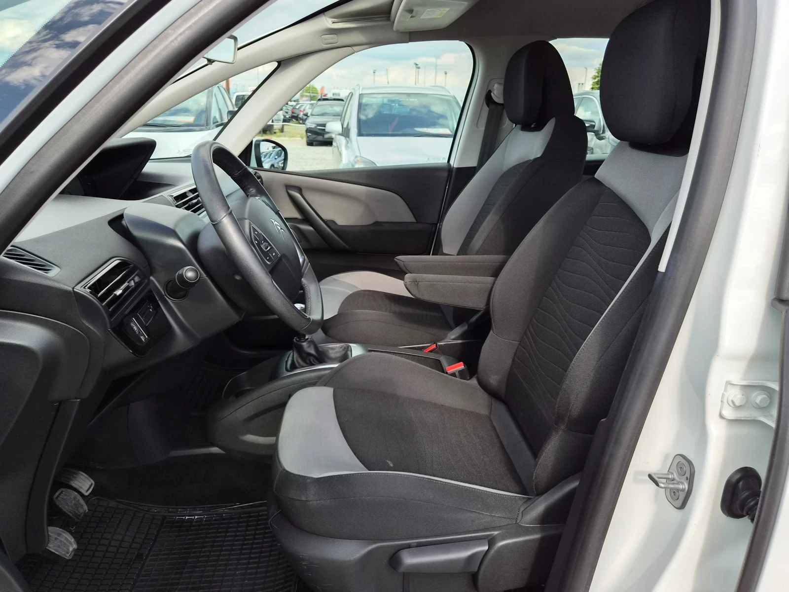 Citroen C4 Picasso 1.6HDI EURO 5 127500 км., снимка 10 - Автомобили и джипове - 54840528