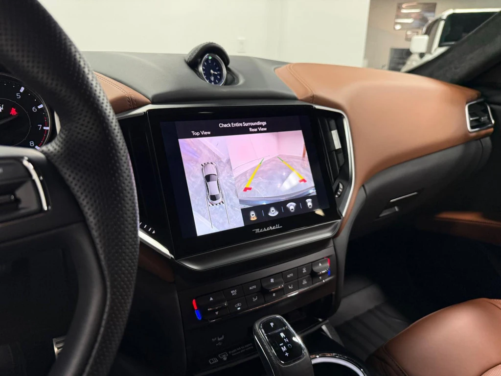 Maserati Ghibli Modena Q4* Естествена кожа* Италианска красавица!*, снимка 13 - Автомобили и джипове - 55147876