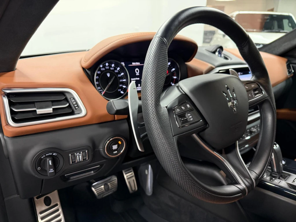 Maserati Ghibli Modena Q4* Естествена кожа* Италианска красавица!*, снимка 11 - Автомобили и джипове - 55147876