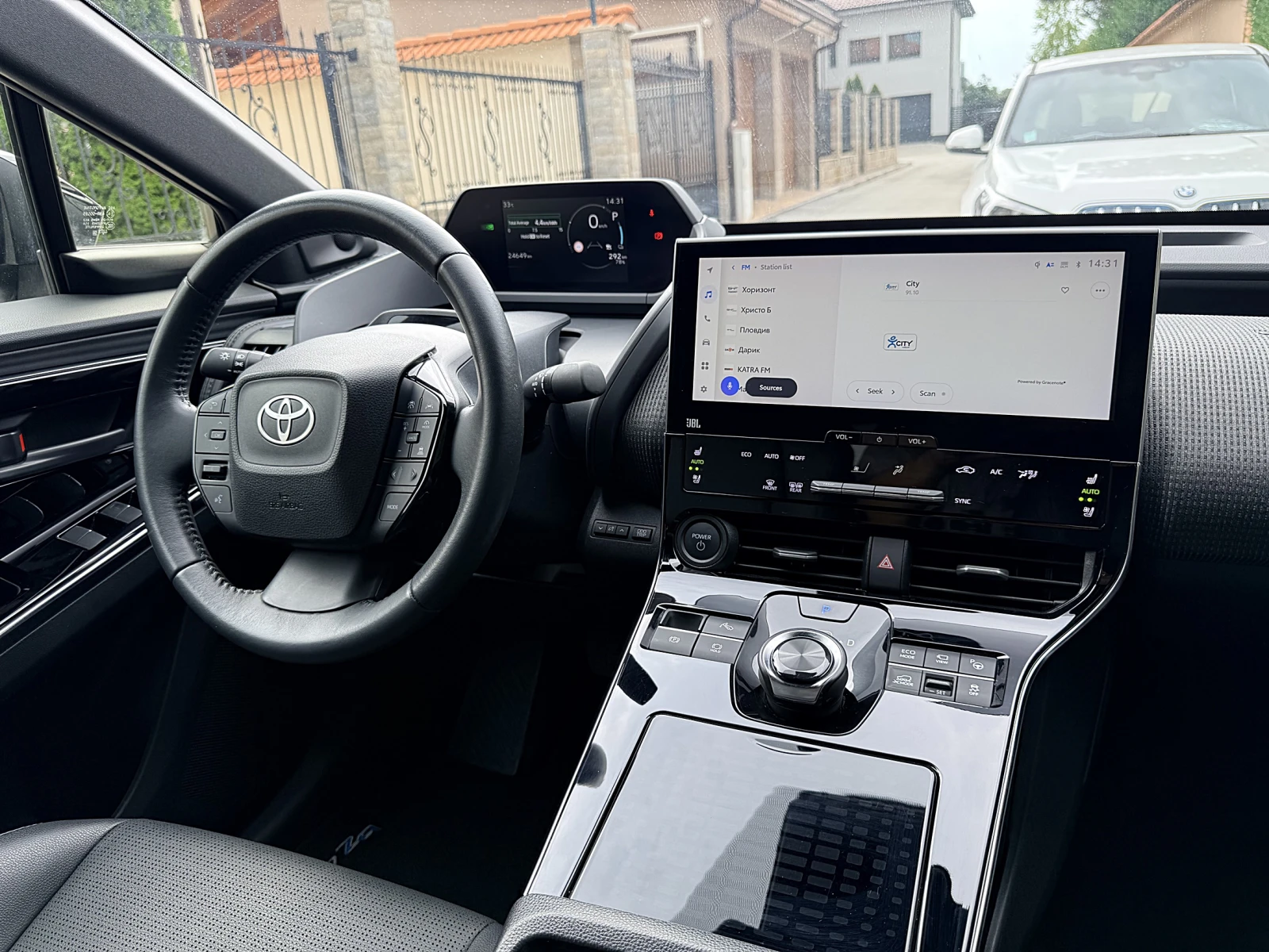 Toyota bZ4X AWD 4х4 Leuge 360 JBL Обдухване, снимка 13 - Автомобили и джипове - 55603936