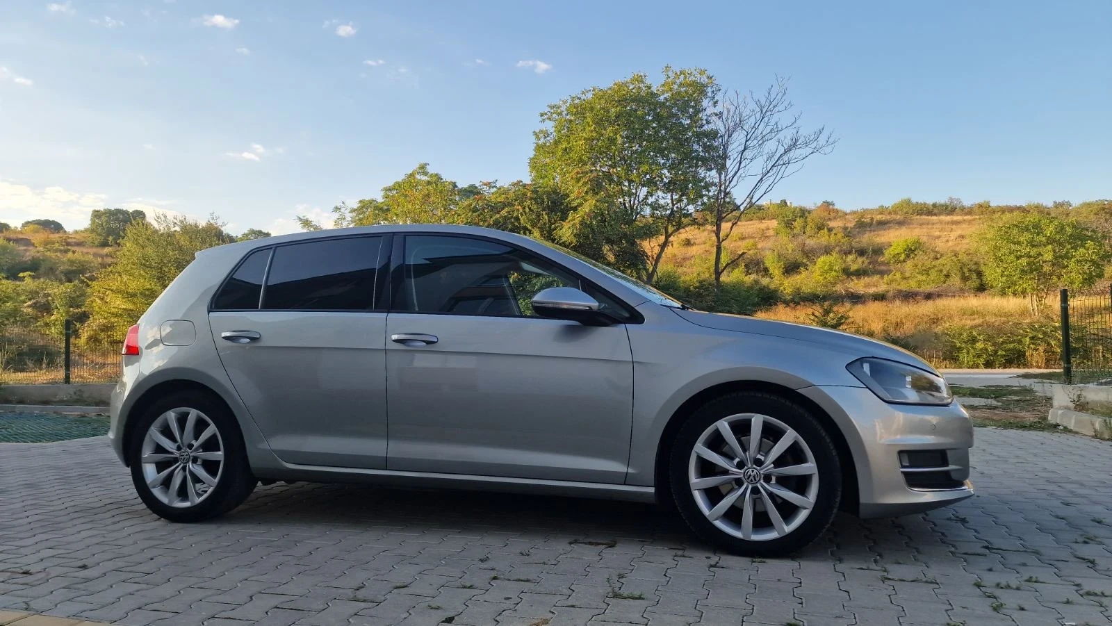 VW Golf 1.6 TDI   105кс, снимка 3 - Автомобили и джипове - 56220908
