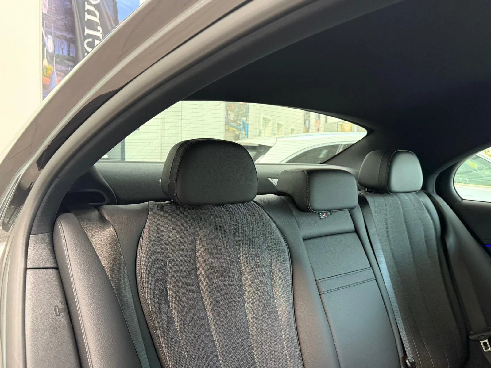 Mercedes-Benz E 220 d/AVANTGARDE/DIGITAL LIGHT/DISTRONIC/360/MEMORY/, снимка 11 - Автомобили и джипове - 56745433