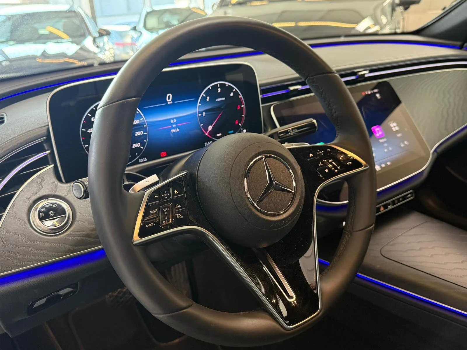 Mercedes-Benz E 220 d/AVANTGARDE/DIGITAL LIGHT/DISTRONIC/360/MEMORY/, снимка 9 - Автомобили и джипове - 56745433