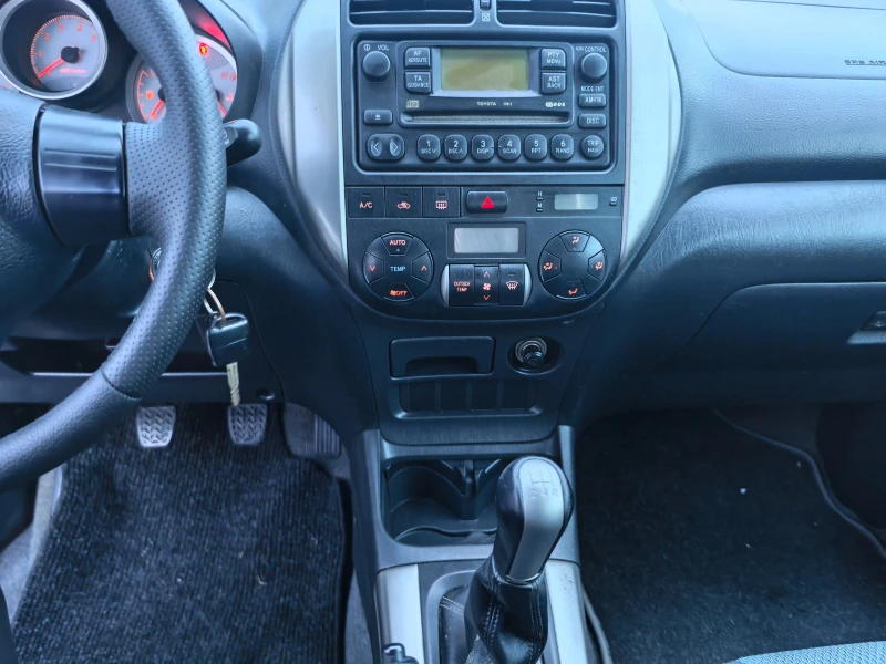 Toyota Rav4, снимка 12 - Автомобили и джипове - 48636219