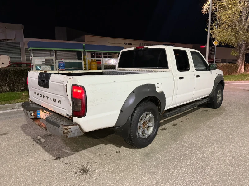 Nissan Navara Газ бензин , снимка 2 - Автомобили и джипове - 52794148