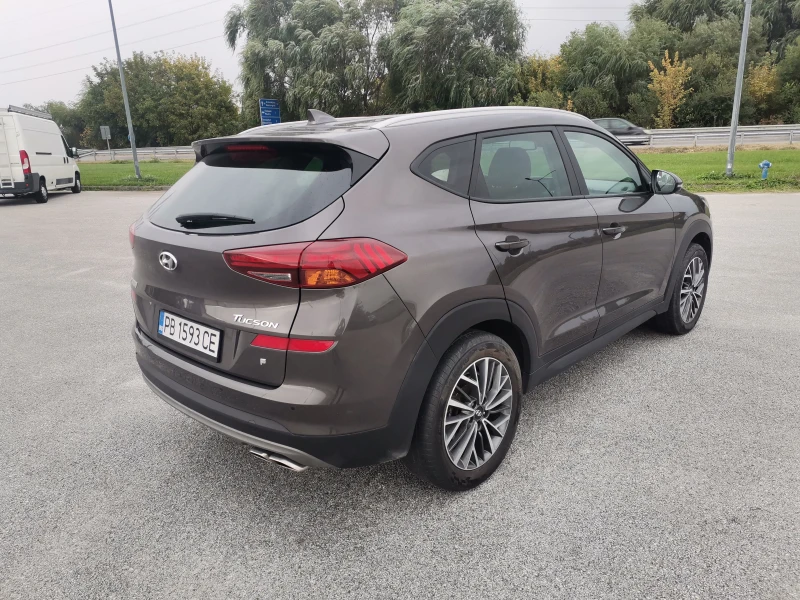 Hyundai Tucson 1.6 CRDI, снимка 5 - Автомобили и джипове - 52903635