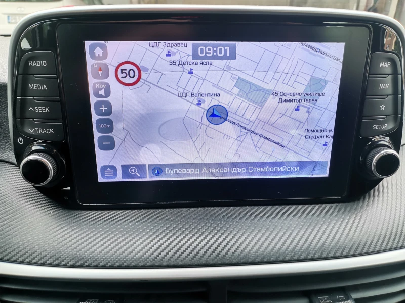 Hyundai Tucson 1.6 CRDI, снимка 16 - Автомобили и джипове - 52903635