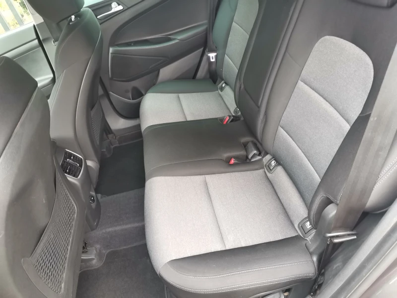Hyundai Tucson 1.6 CRDI, снимка 12 - Автомобили и джипове - 52903635