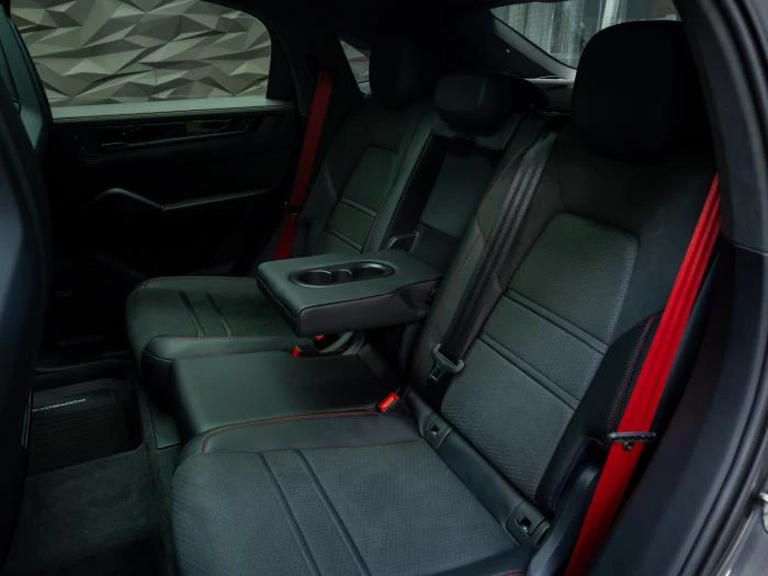 Porsche Cayenne GTS* MATRIX* HUD* PANO* SOFT CLOSE* , снимка 12 - Автомобили и джипове - 56177376