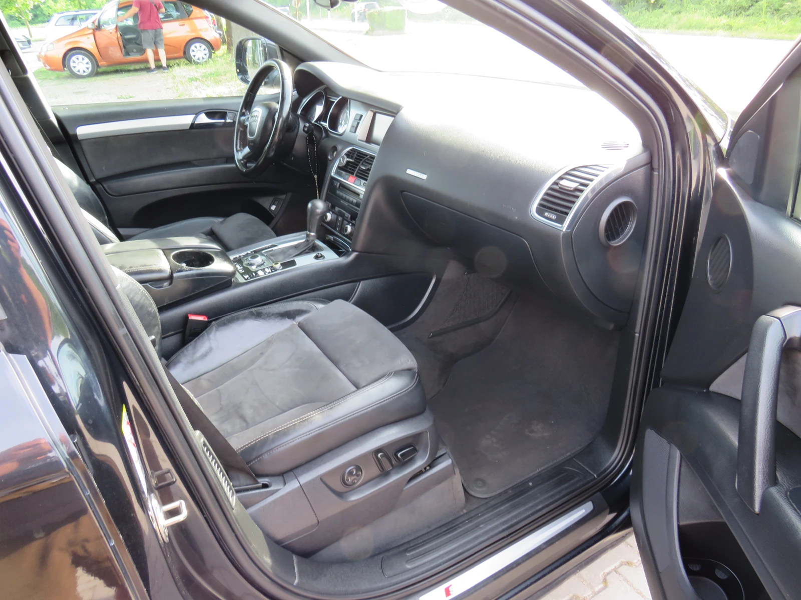 Audi Q7 * 3.0TDI S-LINE 7-МЕСТЕН PANORAMA РЕГИСТРИРАН* , снимка 12 - Автомобили и джипове - 54758035