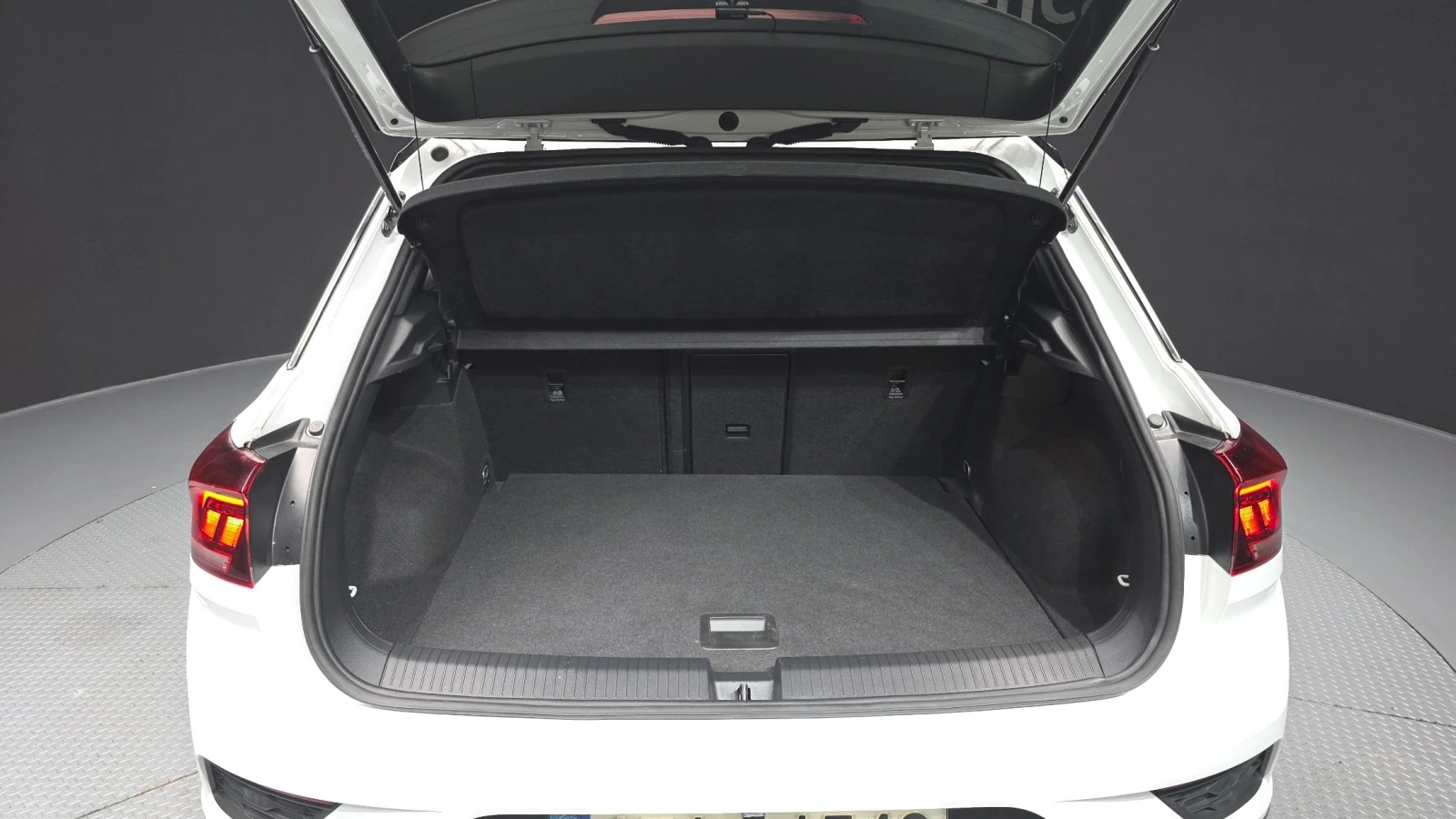 VW T-Roc 2.0 TDI Premium, снимка 16 - Автомобили и джипове - 55628106