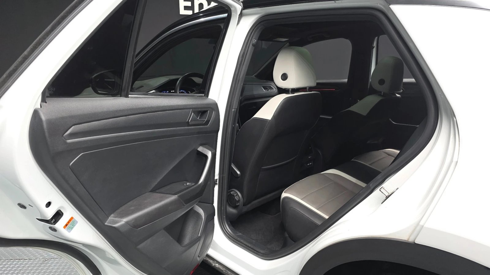 VW T-Roc 2.0 TDI Premium, снимка 9 - Автомобили и джипове - 55628106