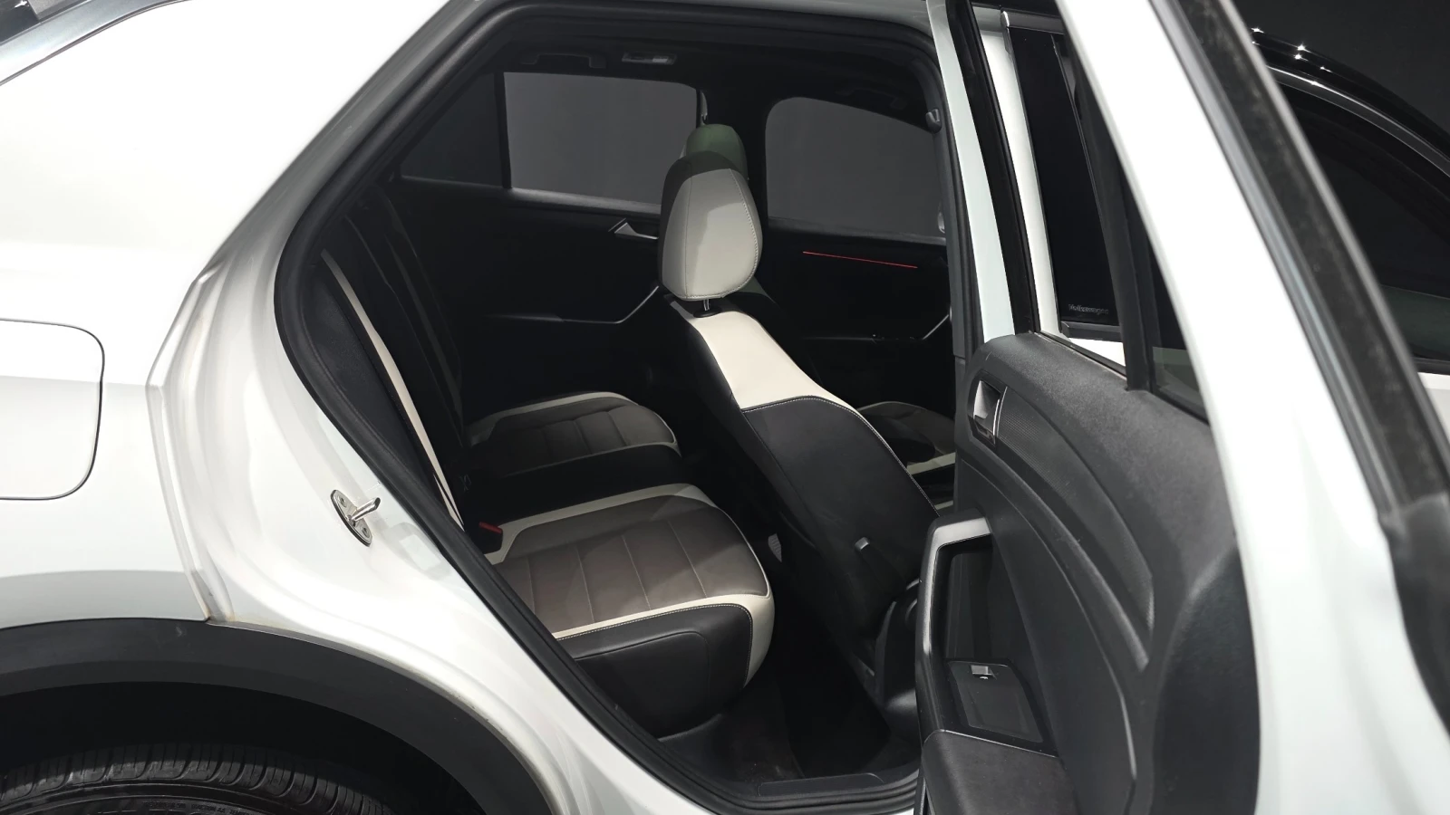 VW T-Roc 2.0 TDI Premium, снимка 11 - Автомобили и джипове - 55628106