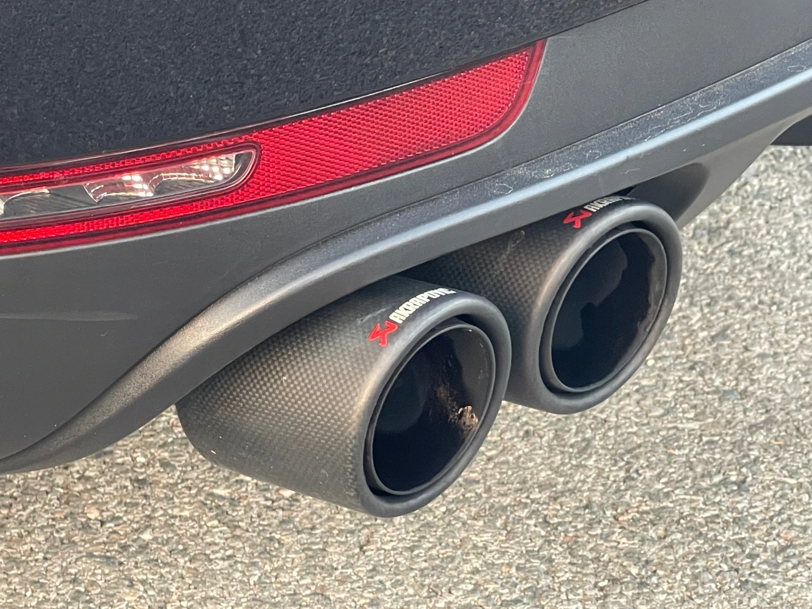 Porsche Macan S 2015 Г. AKRAPOVIC ДВА ЧИФТА ДЖАНТИ С ГУМИ, снимка 15 - Автомобили и джипове - 55909329