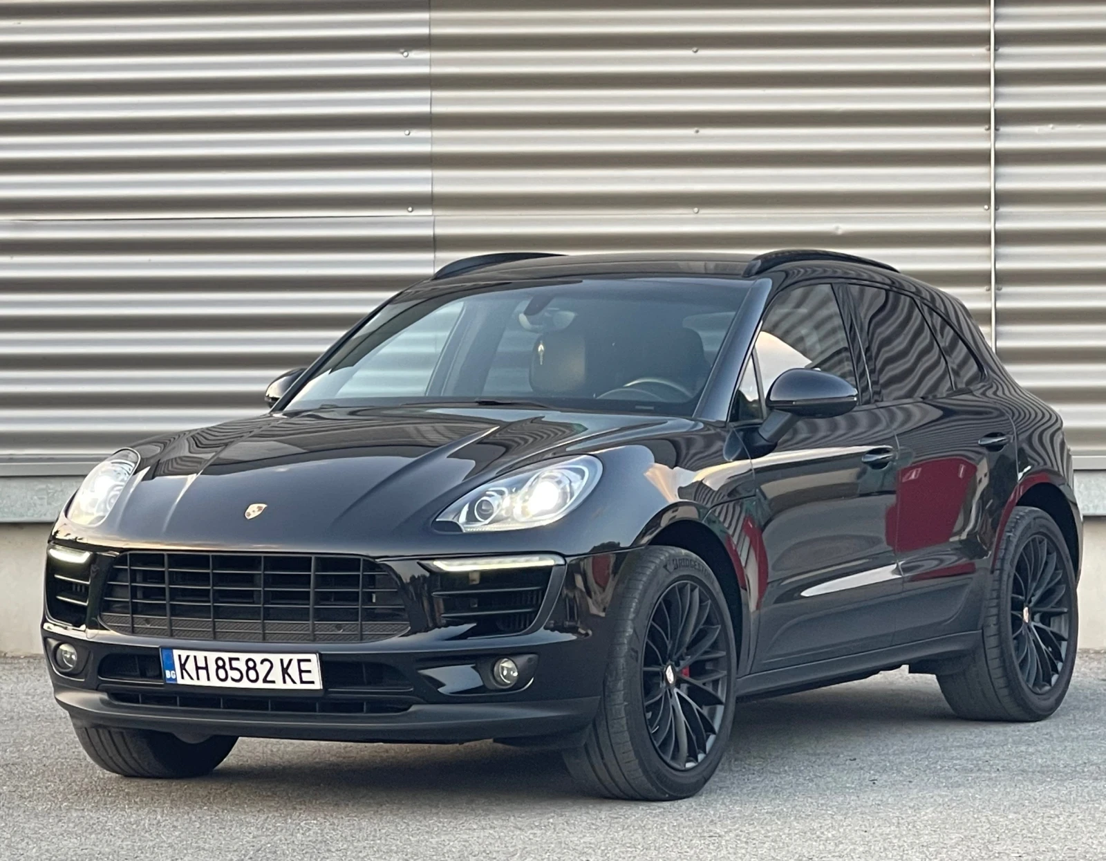 Porsche Macan S 2015 Г. AKRAPOVIC ДВА ЧИФТА ДЖАНТИ С ГУМИ