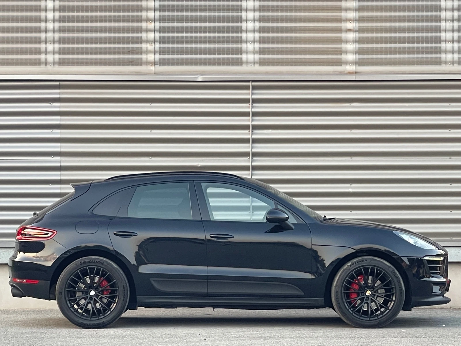 Porsche Macan S 2015 Г. AKRAPOVIC ДВА ЧИФТА ДЖАНТИ С ГУМИ, снимка 4 - Автомобили и джипове - 55909329