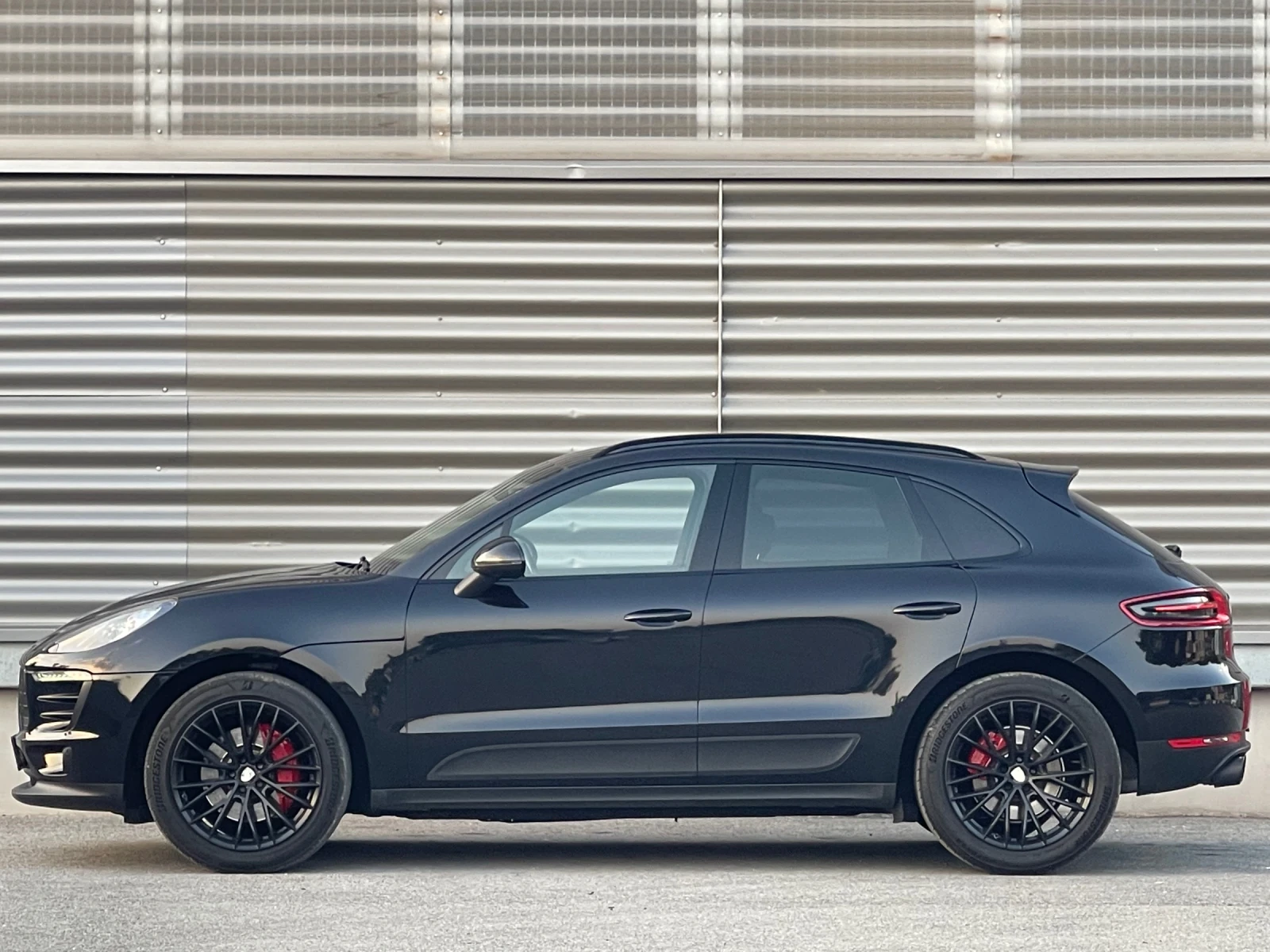 Porsche Macan S 2015 Г. AKRAPOVIC ДВА ЧИФТА ДЖАНТИ С ГУМИ, снимка 8 - Автомобили и джипове - 55909329