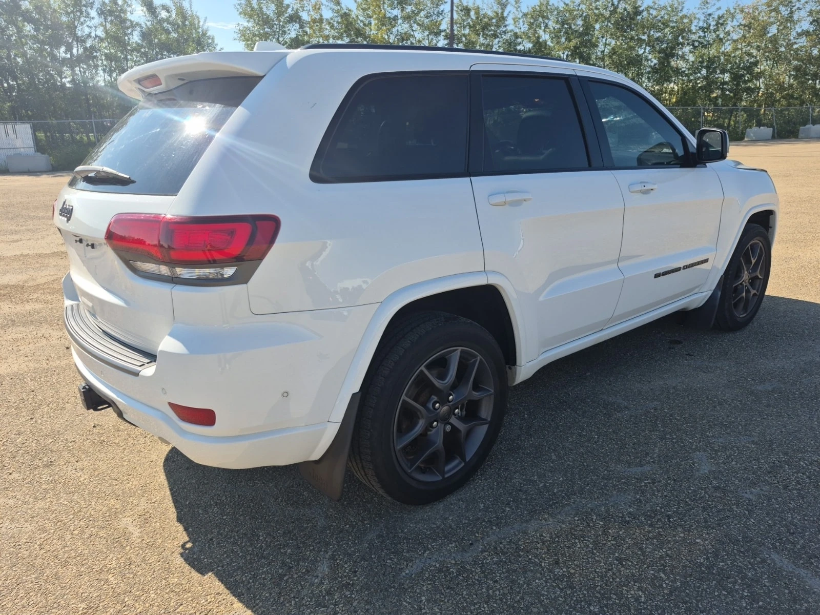 Jeep Grand cherokee 80TH ANNIVERSARY| PANO| DIS| , снимка 3 - Автомобили и джипове - 56080308