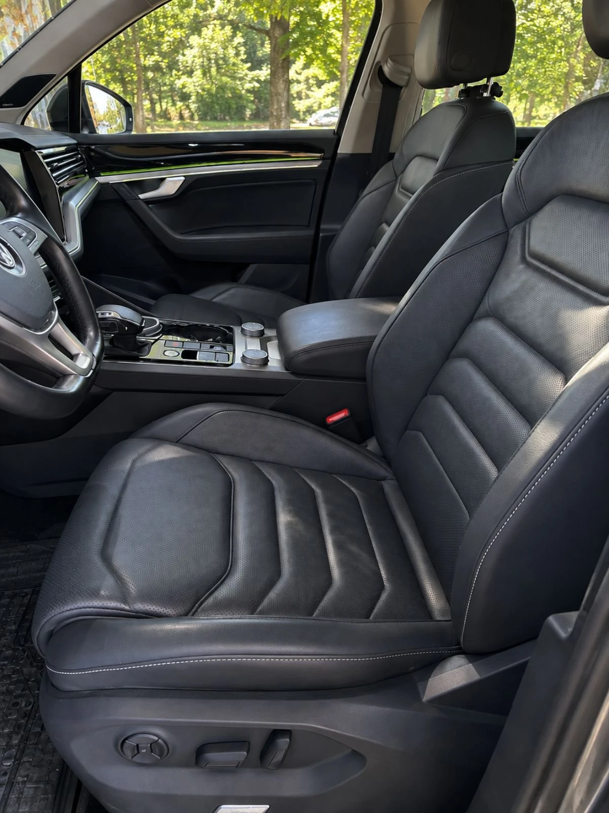 VW Touareg 3.0 TDI, снимка 7 - Автомобили и джипове - 56153313