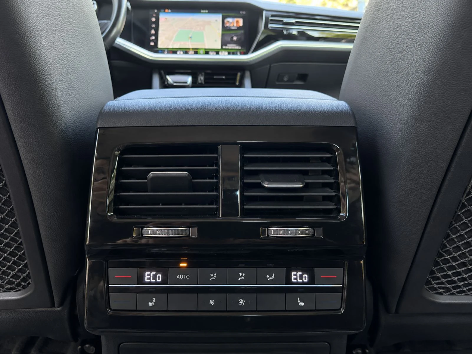 VW Touareg 3.0 TDI, снимка 10 - Автомобили и джипове - 56153313