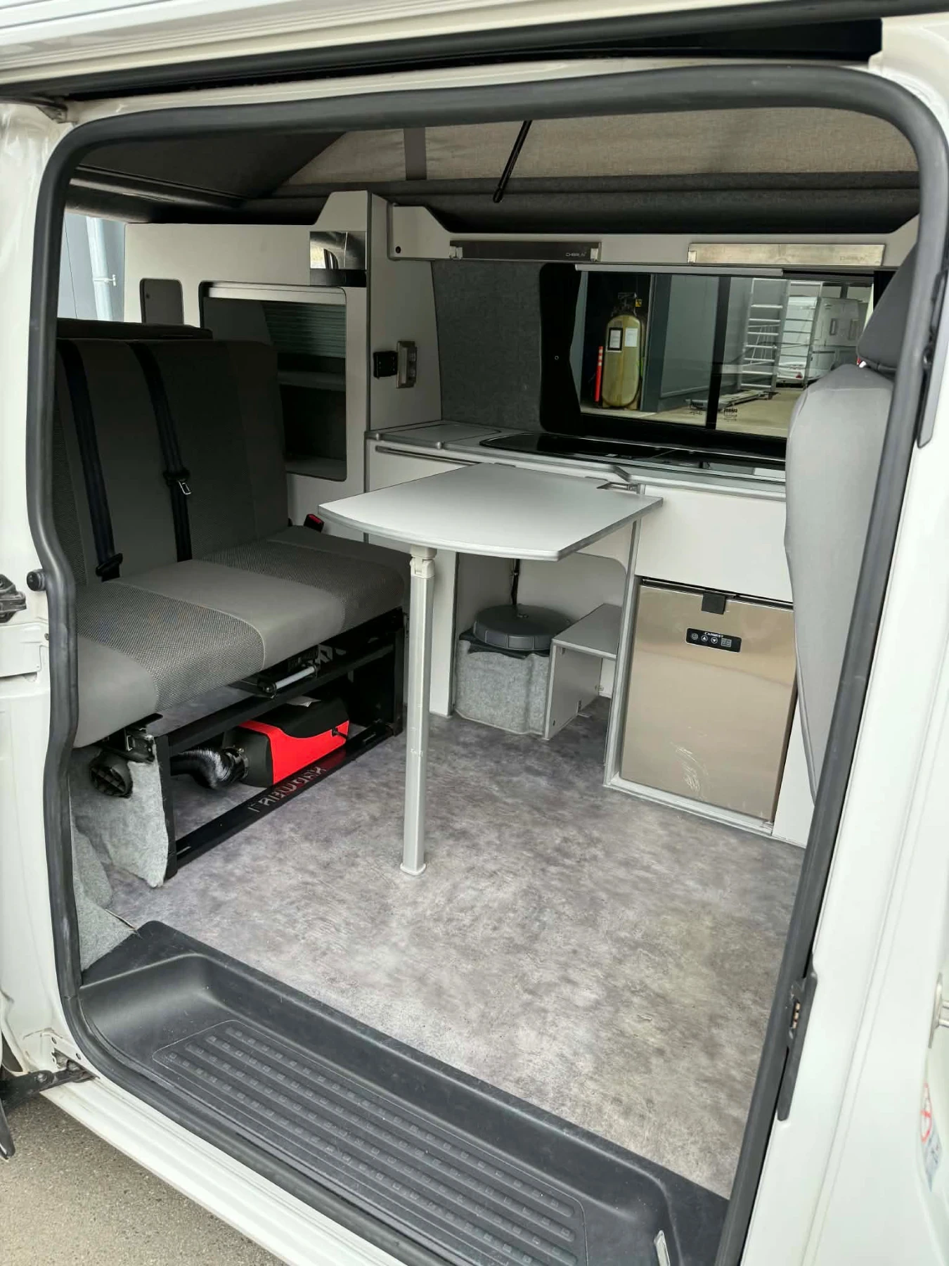 VW California Кемпер, снимка 9 - Бусове и автобуси - 56012209