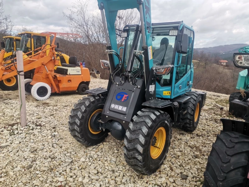 Челен товарач Komatsu НОВИ ТОВАРАЧИ 4Х4, снимка 3 - Индустриална техника - 49375372