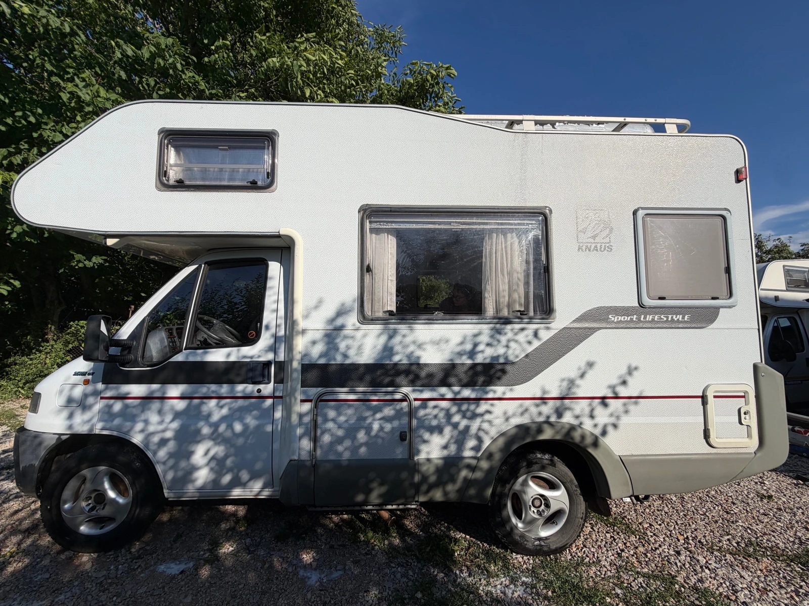 Кемпер Knaus Sport Traveller 500, снимка 4 - Каравани и кемпери - 55496479