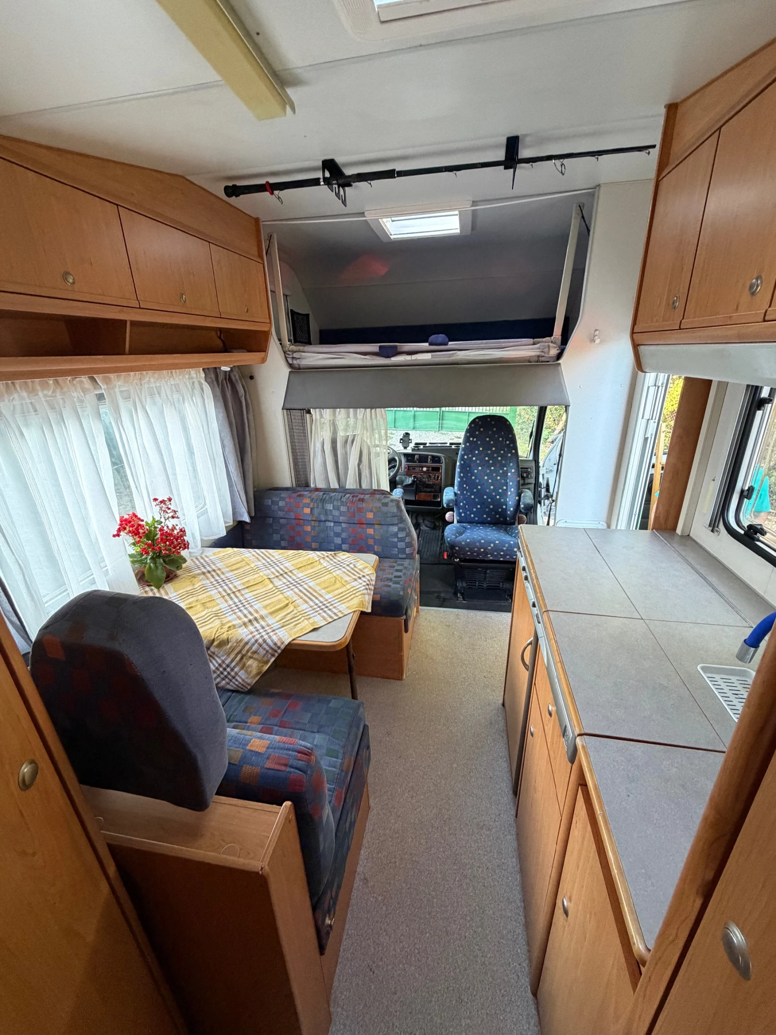 Кемпер Knaus Sport Traveller 500, снимка 10 - Каравани и кемпери - 55496479