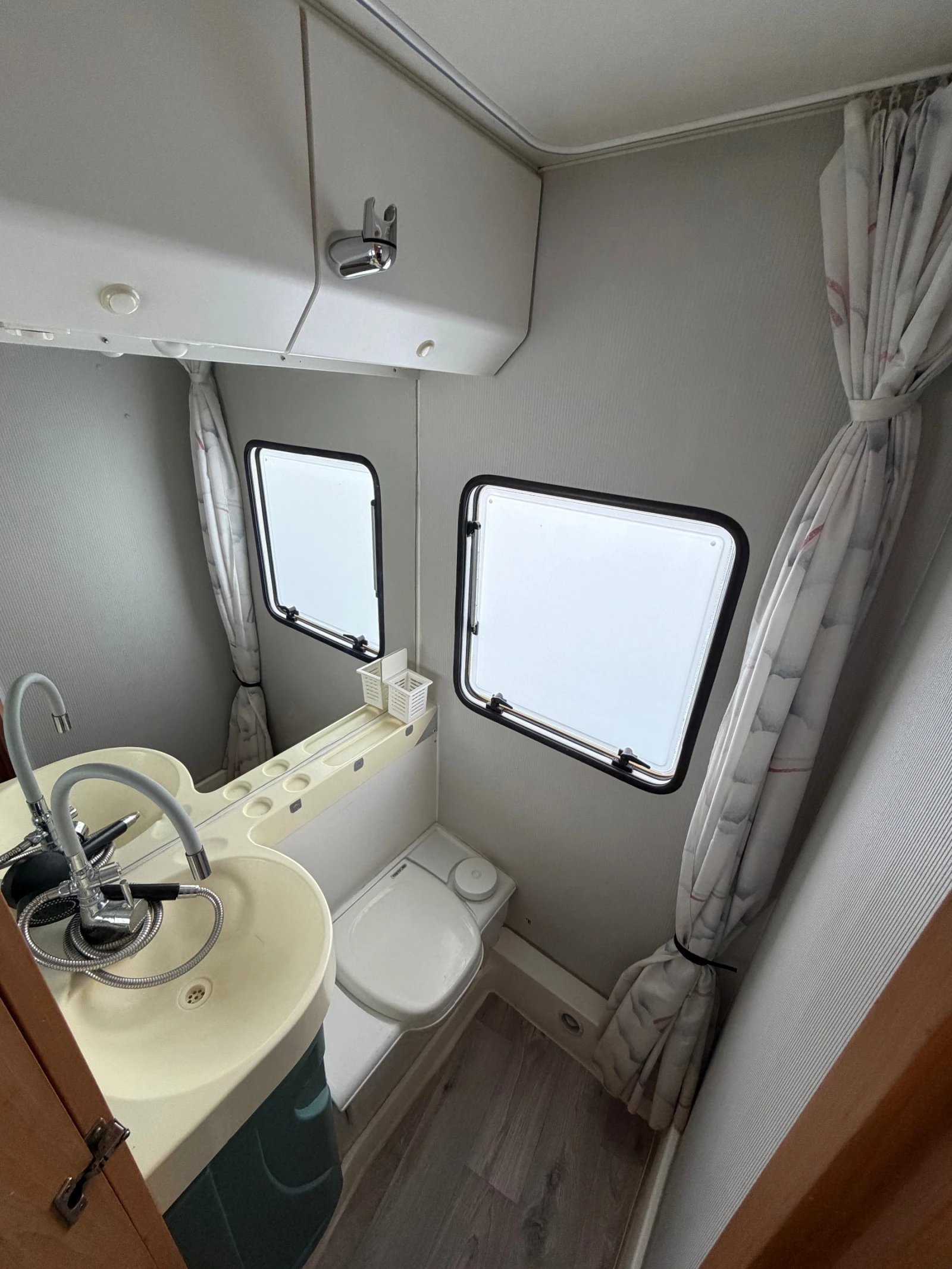 Кемпер Knaus Sport Traveller 500, снимка 6 - Каравани и кемпери - 55496479