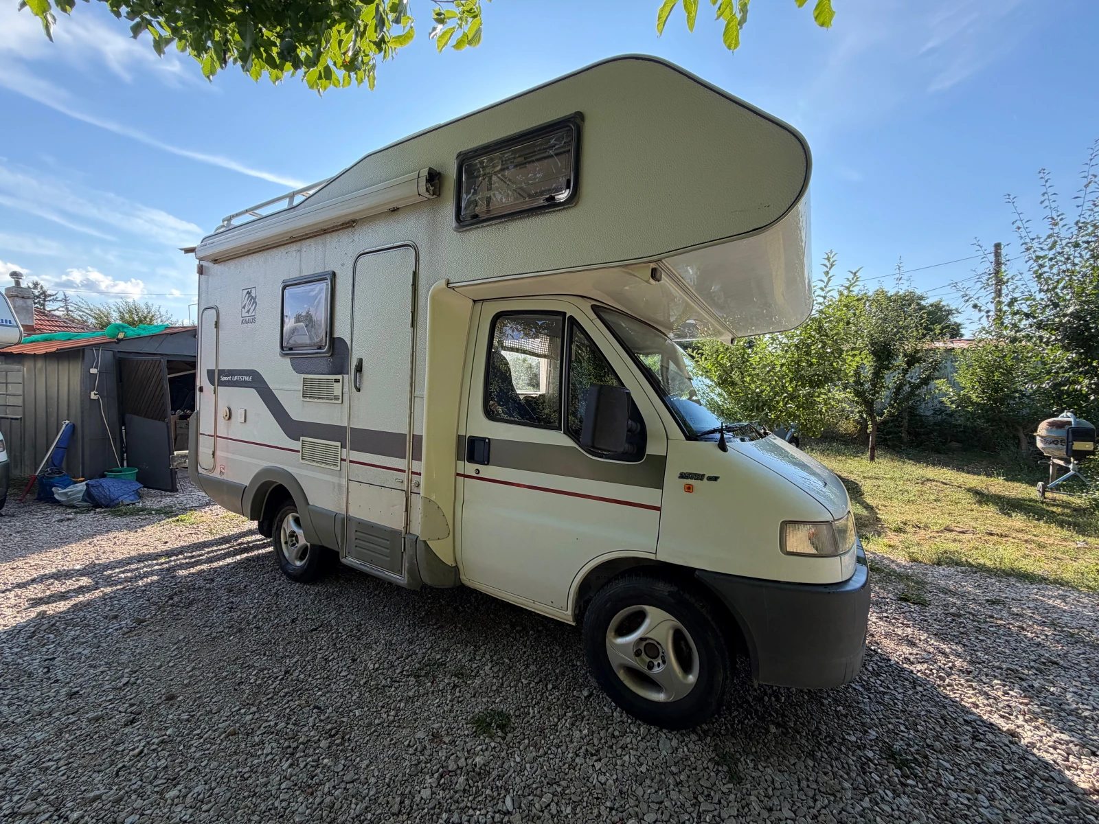 Кемпер Knaus Sport Traveller 500, снимка 5 - Каравани и кемпери - 55496479