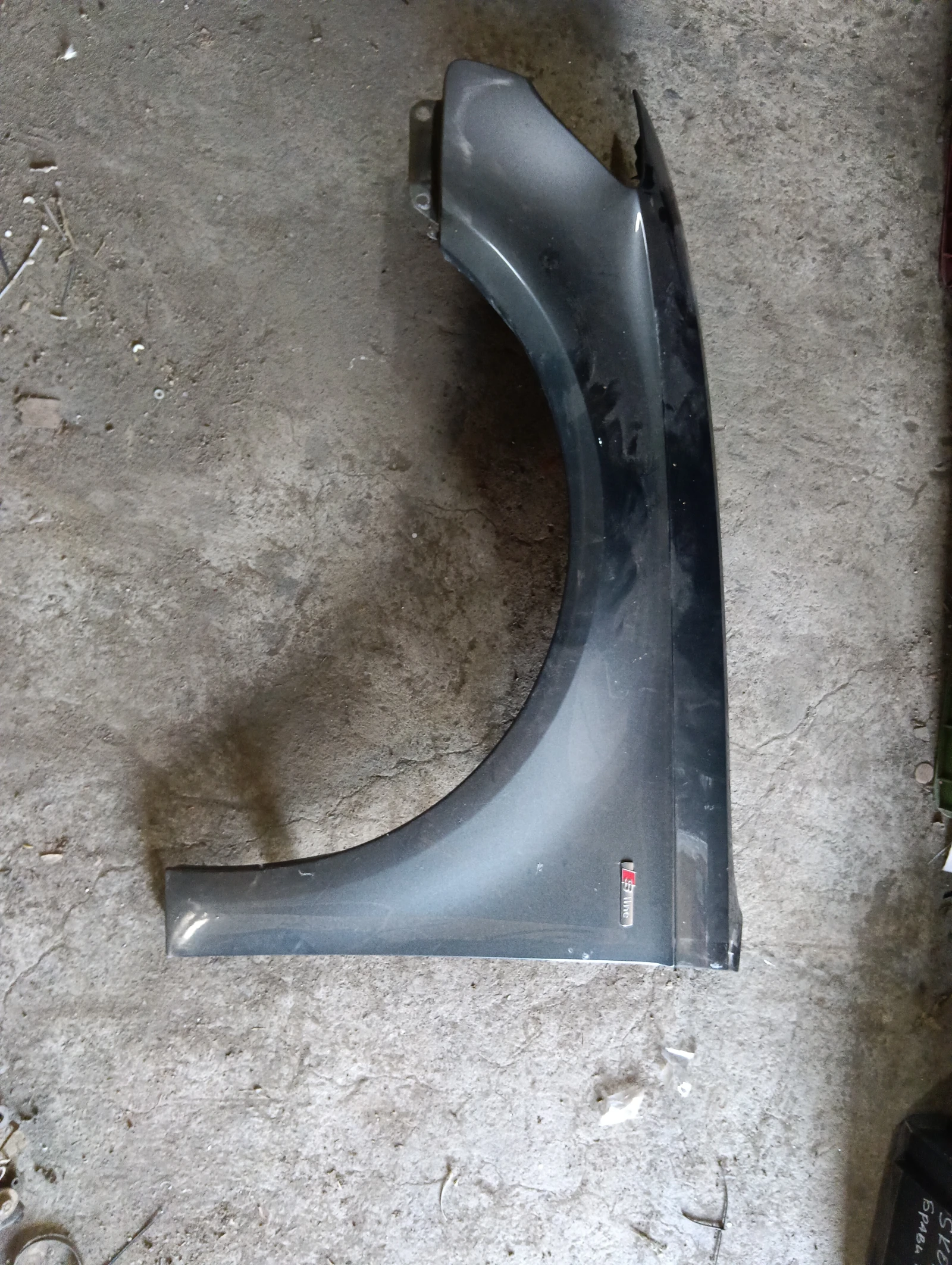 калник ляв 8V0821467E ТЪМНО СИВ Audi A3