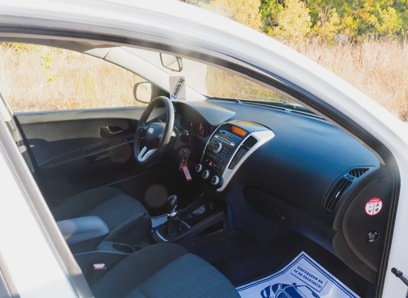 Kia Ceed 1.4i Euro/5a, снимка 10 - Автомобили и джипове - 51822004