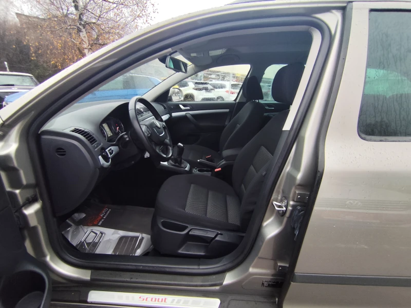 Skoda Octavia SCOUT 2.0TDi* 4X4* LED/XENON* KLIMATRONIK* , снимка 7 - Автомобили и джипове - 52564298