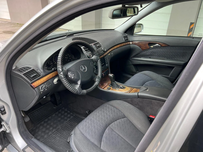 Mercedes-Benz E 220 Седан Автоматик Валидни КАСКО, Гр.отгов, Техн.прег, снимка 10 - Автомобили и джипове - 52789994