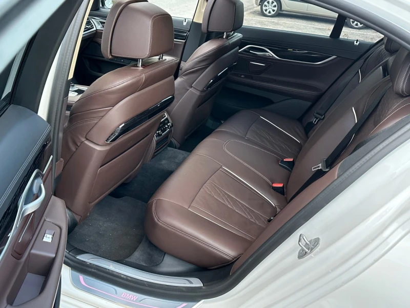 BMW 750 xDrive | В Гаранция, снимка 7 - Автомобили и джипове - 53281884