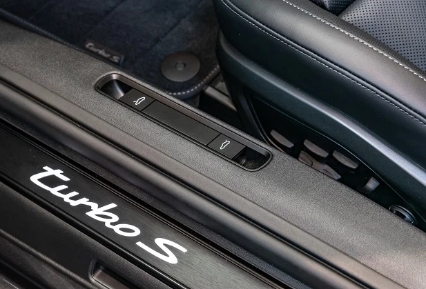 Porsche 911 Turbo S = NEW = Гаранция, снимка 7 - Автомобили и джипове - 56298789
