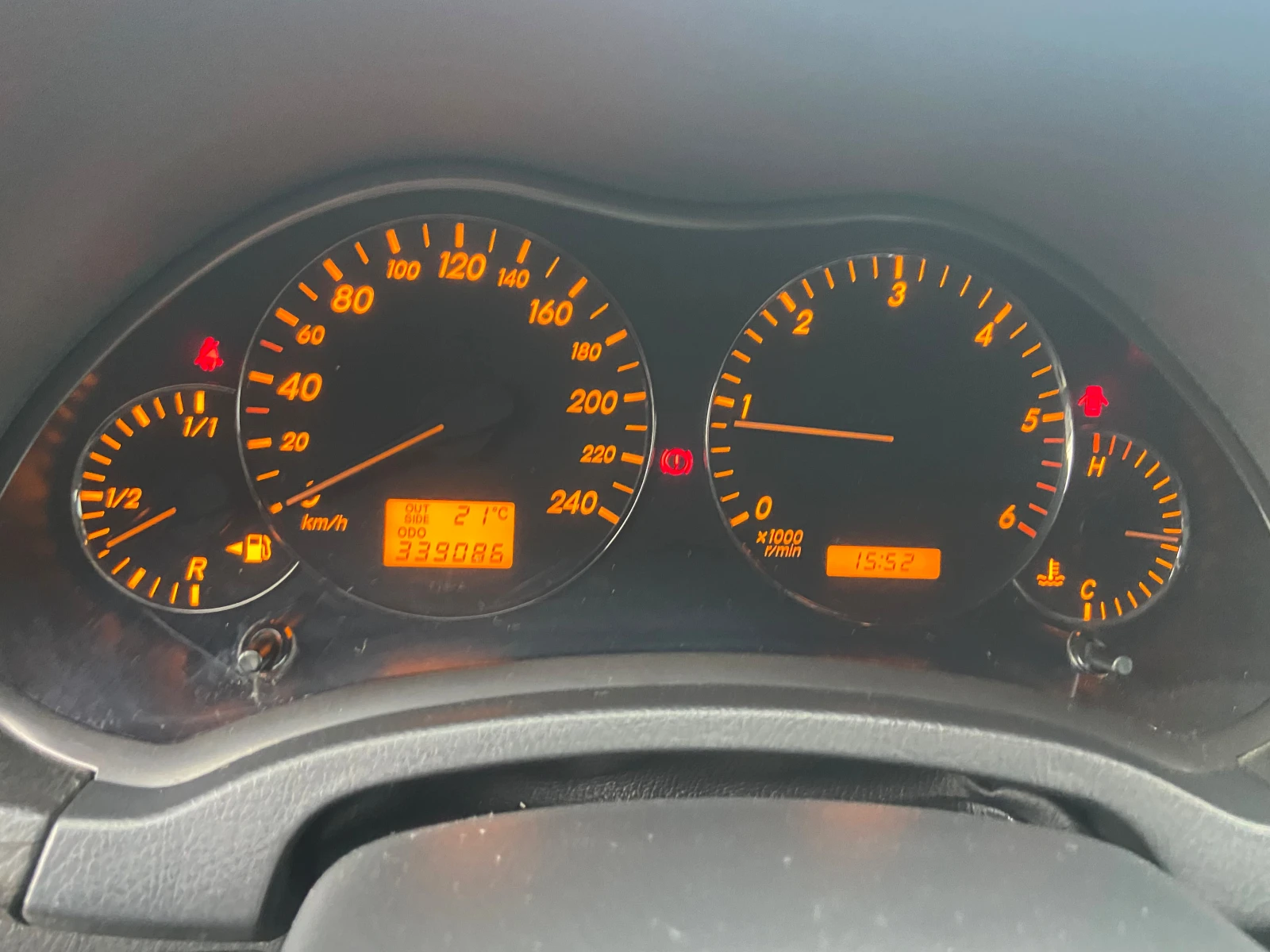 Toyota Avensis 2.0d-Всичко платено! - изображение 9