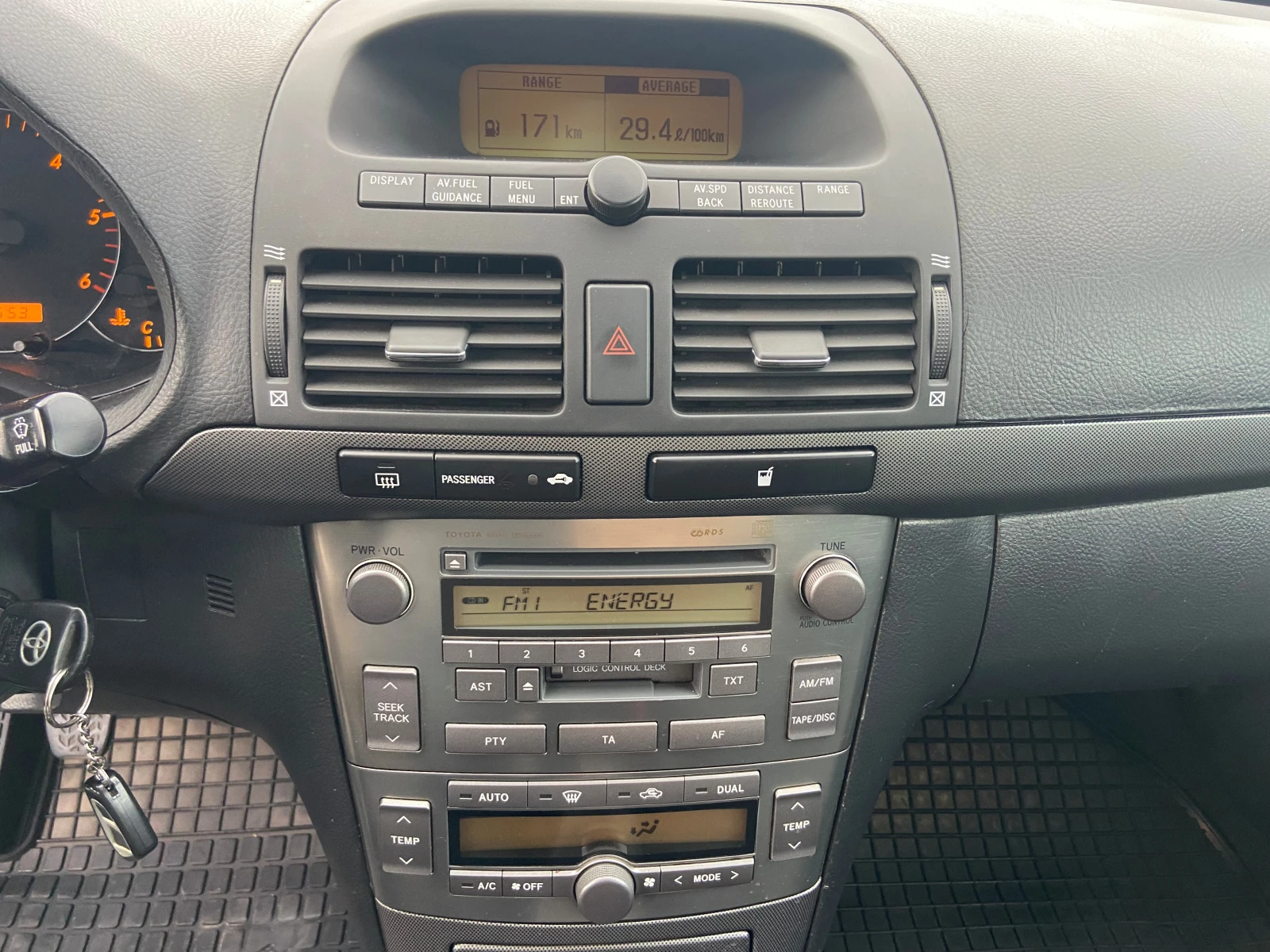 Toyota Avensis 2.0d-Всичко платено! - изображение 10