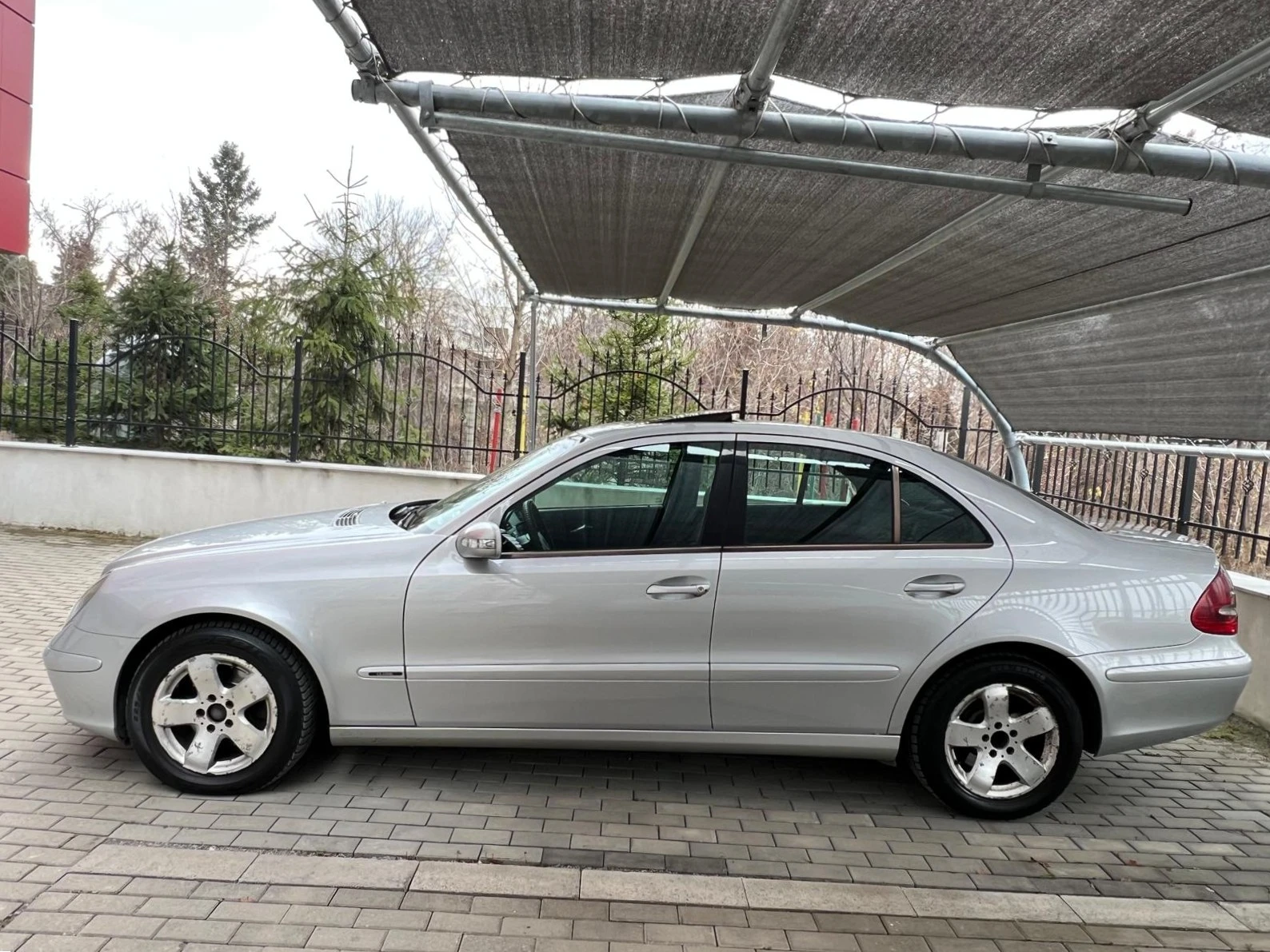 Mercedes-Benz E 220 Седан Автоматик Валидни КАСКО, Гр.отгов, Техн.прег - изображение 7